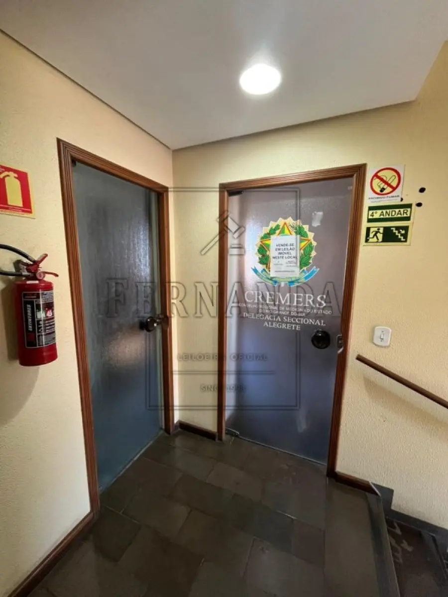 LOTE 001 - Sala Comercial Rua Gen. Vasco Alves, nº 431/402 - Centro - Alegrete/RS Matrícula nº 18.313 R$ 156.750,00.