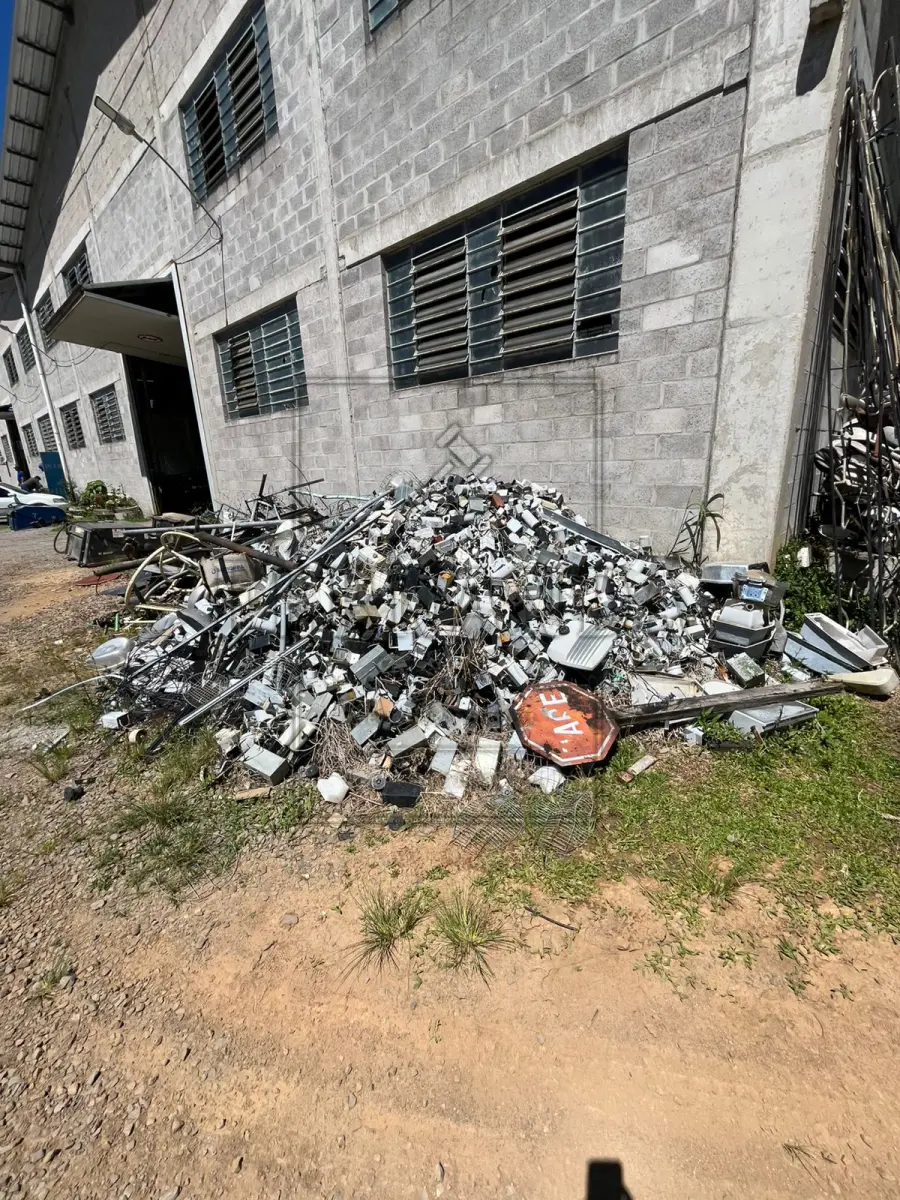 LOTE 001 - SUCATA DE REATORES DIVERSOS VALOR MÍNIMO DO LOTE: R$ 250,00 (DUZENTOS E CINQUENTA REAIS).