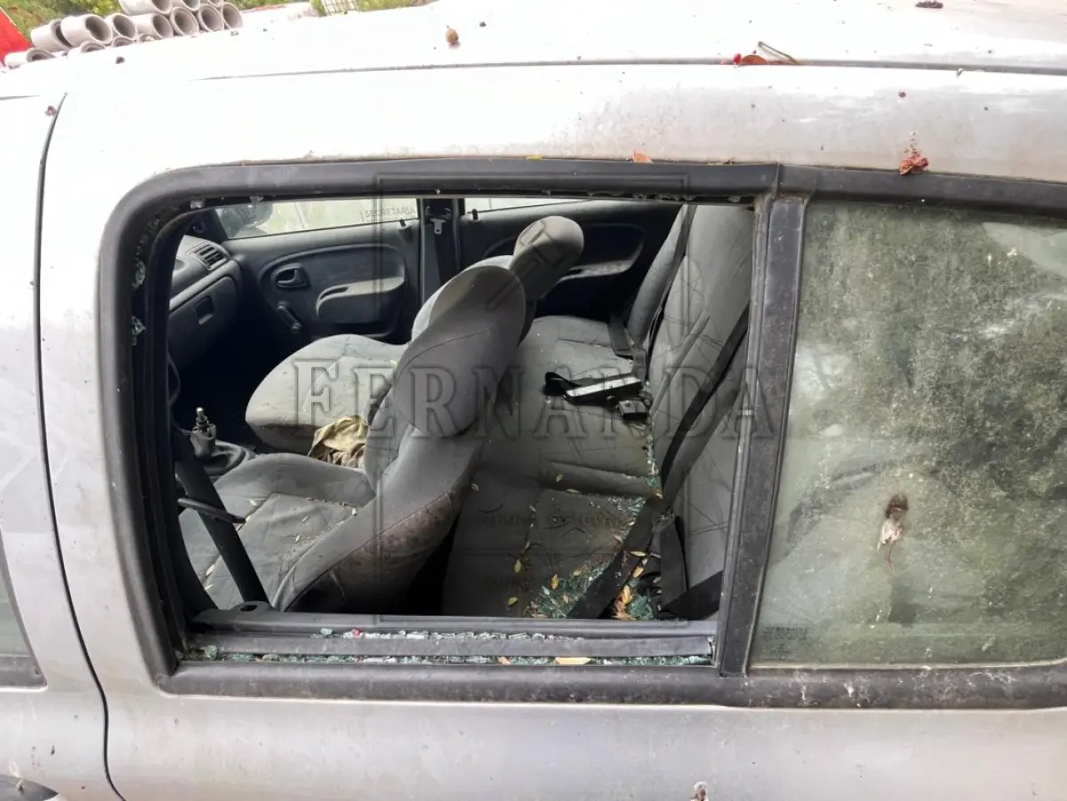 LOTE 002 - Renault Clio EXP, placa IVB7172, renavam 00596557280, ano/modelo 2013/2014  R$ 11.250,00