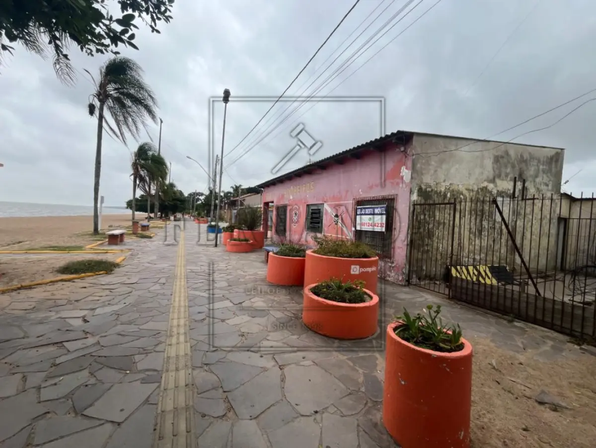 LOTE 011 - Imóvel situado na Rua da Praia – Calçadão, de Arambaré/RS R$ 937.973,61