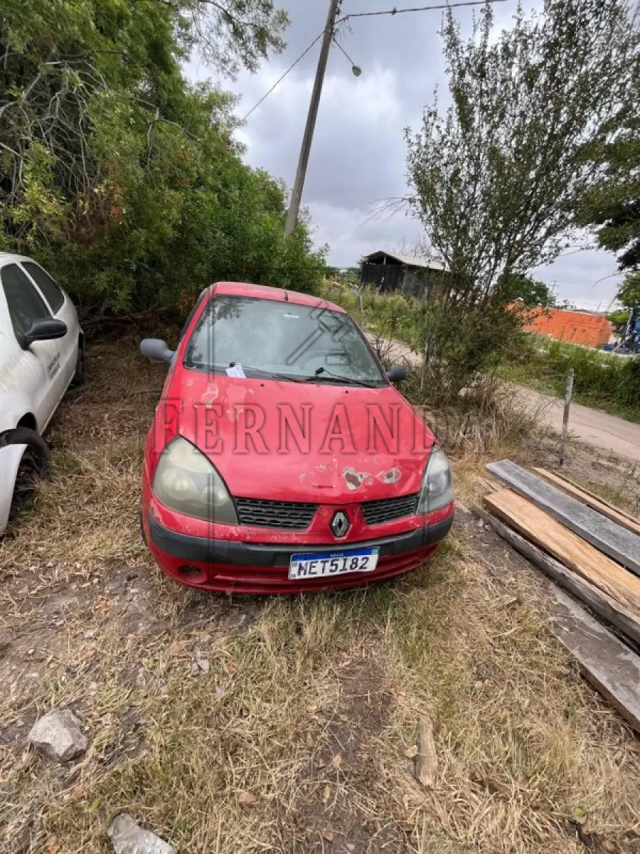 LOTE 003 - Renault Clio II Authentic 1.0, placa MET5I82, renavam 00827750072, ano/modelo 2004/2004 R$ 3.000,00