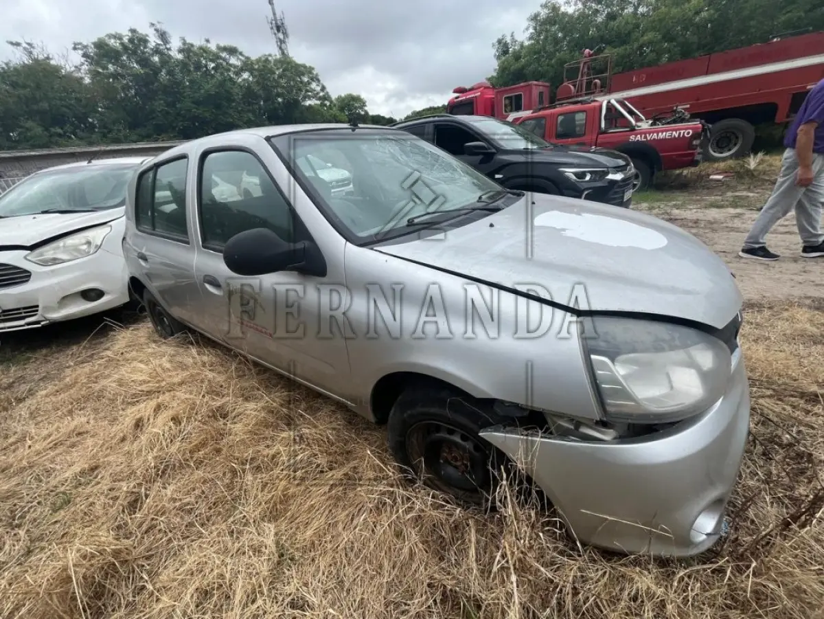 LOTE 002 - Renault Clio EXP, placa IVB7172, renavam 00596557280, ano/modelo 2013/2014  R$ 11.250,00