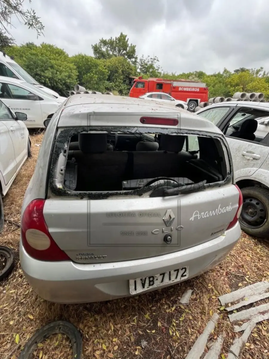 LOTE 002 - Renault Clio EXP, placa IVB7172, renavam 00596557280, ano/modelo 2013/2014  R$ 11.250,00