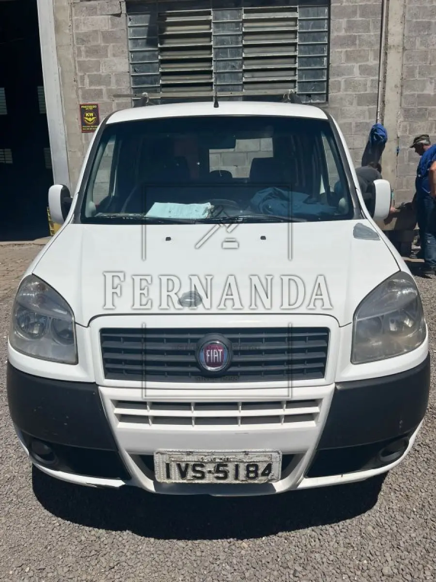 LOTE 004 - FIAT DOBLO ESSENCE 1.8, ANO 2014, RENAVAM 0105157413, PLACAS IVS5184 VALOR MÍNIMO DO LOTE: R$ 5.300,00 (CINCO MIL E TREZENTOS REAIS).