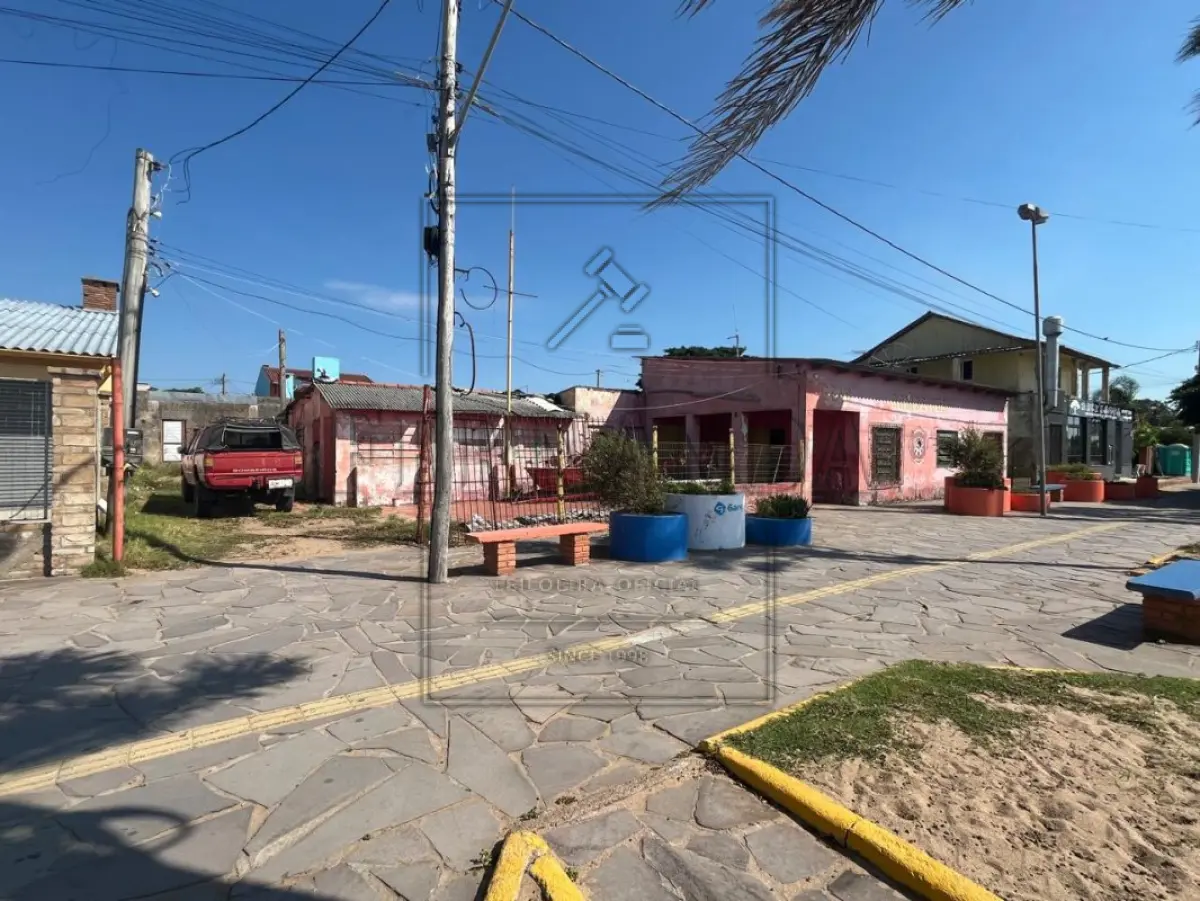 LOTE 011 - Imóvel situado na Rua da Praia – Calçadão, de Arambaré/RS R$ 937.973,61