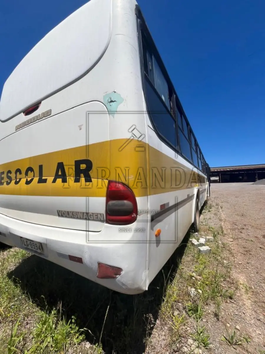 LOTE 014 - ÔNIBUS VOLKSVAGEN 17210 NEOBUS SPECTRUM, ANO 2003, RENAVAM 80754432-9, PLACAS ILG8994 VALOR MÍNIMO DO LOTE: R$ 8.000,00 (OITO MIL REAIS).