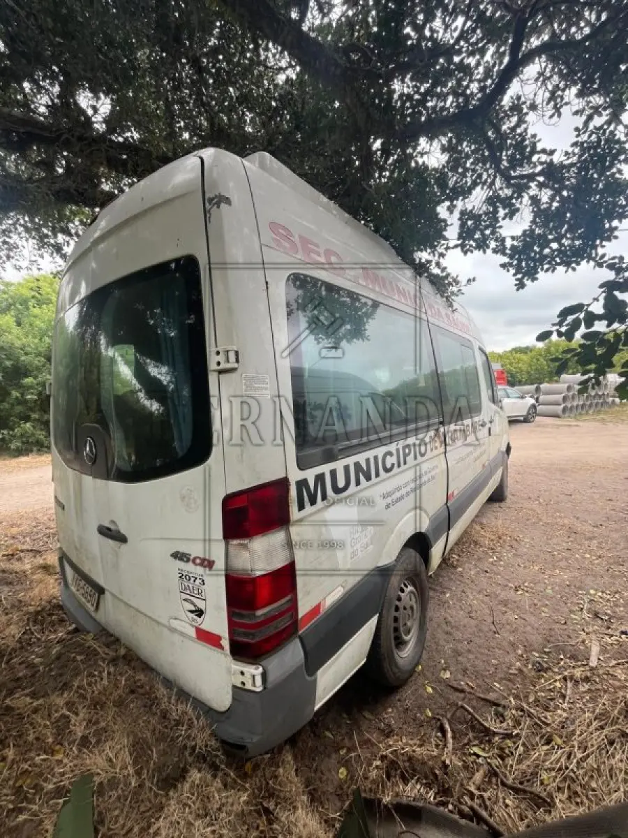 LOTE 009 - I/M BENZ 415 CDI SPRINTER M, placa IVE5650, renavam 00604098898, ano/modelo 2013/2014  R$ 37.500,00
