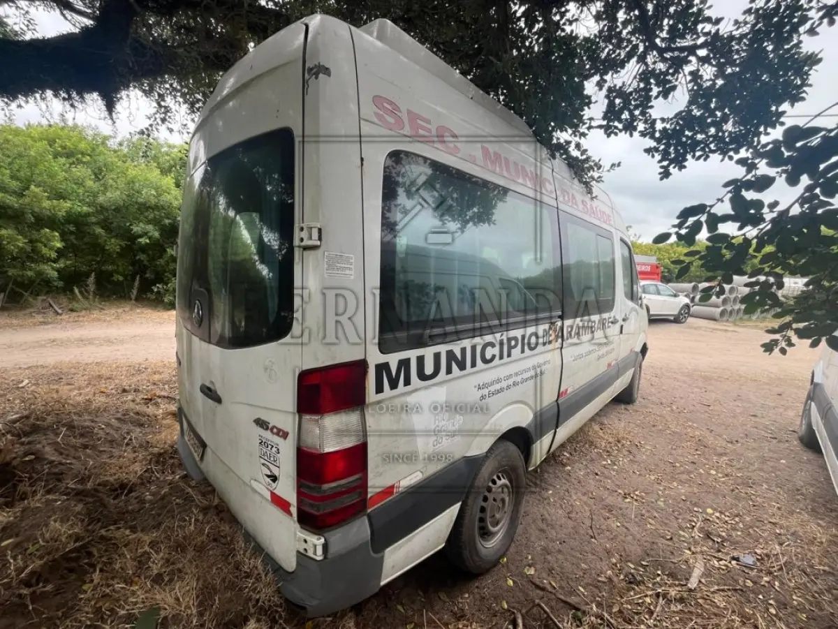 LOTE 009 - I/M BENZ 415 CDI SPRINTER M, placa IVE5650, renavam 00604098898, ano/modelo 2013/2014  R$ 37.500,00