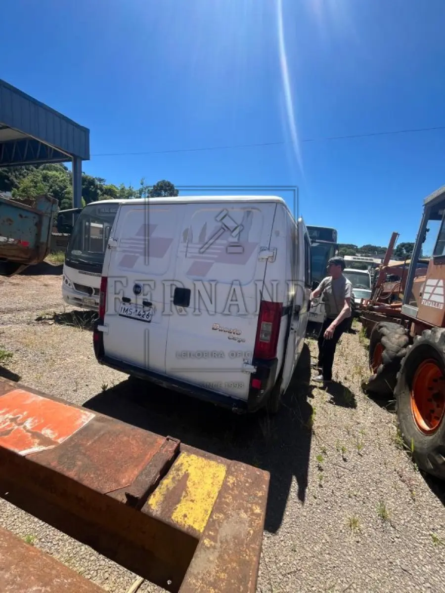 LOTE 011 - FIAT DUCATO CARGO, PLACAS IMS1426, ANO 2006, RENAVAM 86607779-0 VALOR MÍNIMO DO LOTE: R$ 9.800,00 (NOVE MIL E OITOCENTOS REAIS).