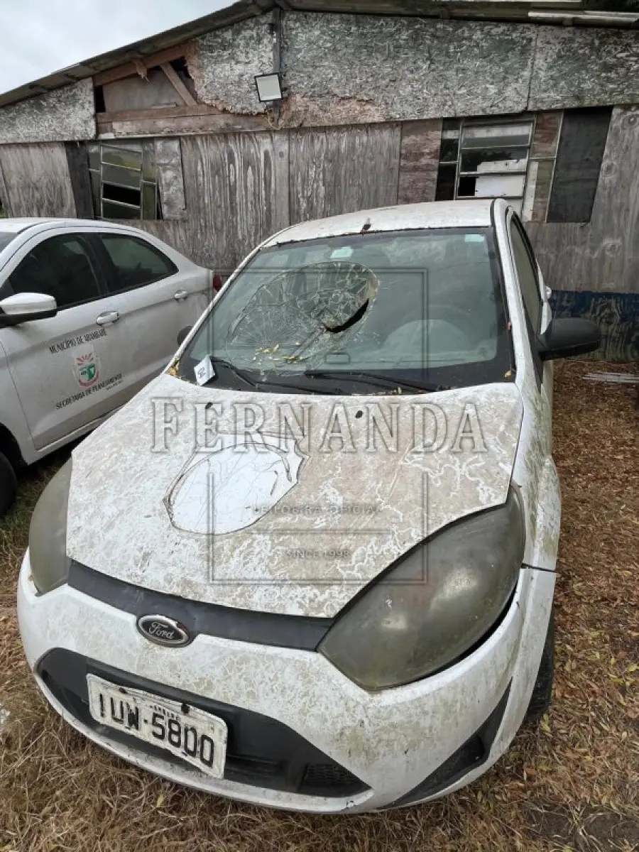 LOTE 004 - Ford/Fiesta Flex, placa IUW5800, renavam 00586840800, ano/modelo 2013/2014 R$ 5.000,00