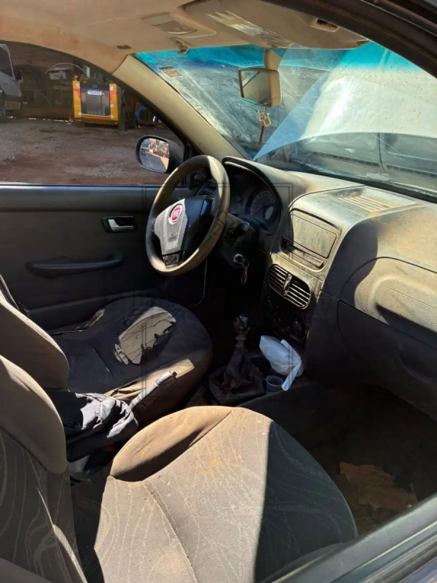 LOTE 001 - Camionete Fiat Strada Working 2P, ano 2014, flex, placas IWC 3591. Avaliado em R$ 25.000,00.