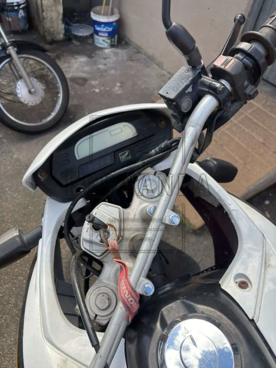 LOTE 020 - VEÍCULO HONDA/XRE 300, PLACA: IWA1667, ANO: 2014