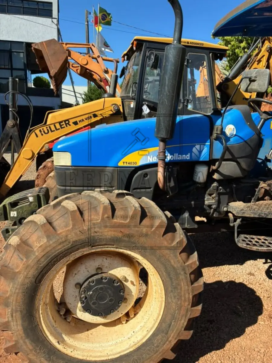 LOTE 002 - Trator Agrícola New Holland TT4030 75CV, ano 2018, diesel. Avaliado em R$ 80.000,00.