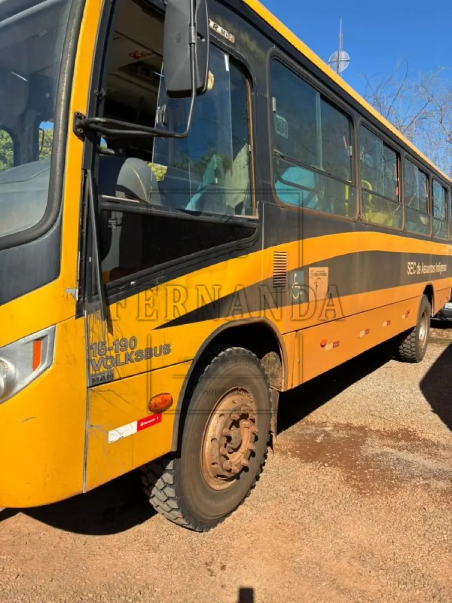 LOTE 006 - Onibus Escolar Volkswagen 15.190 EOD E.HD ORE, ano 2013, diesel, placas IUN 8499. Avaliado em R$ 75.000,00.