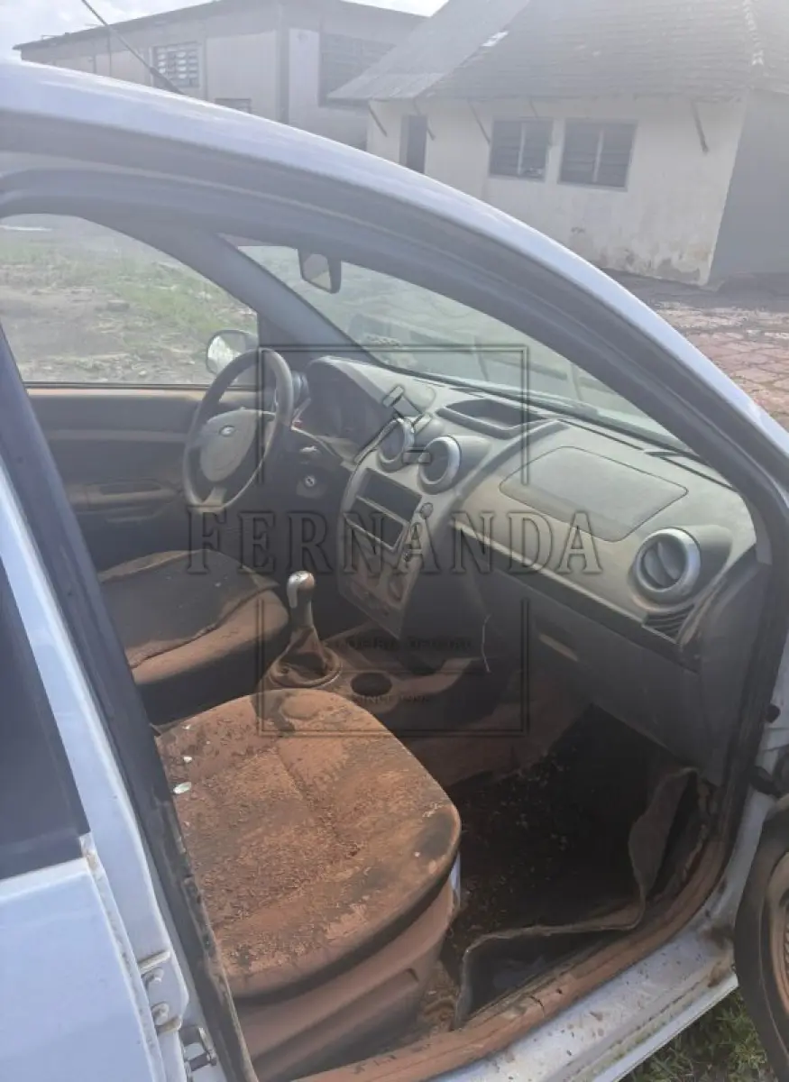 LOTE 018 - VEÍCULO FORD/FIESTA SEDAN 1.6 FLEX , PLACA: IUP7172, ANO: 2013