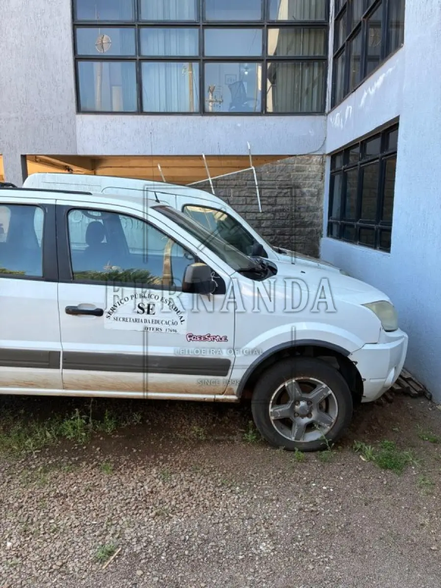 LOTE 008 - Ford EcoSport, ano 2009, flex, placas IPT6F55. Avaliado em R$ 10.000,00.