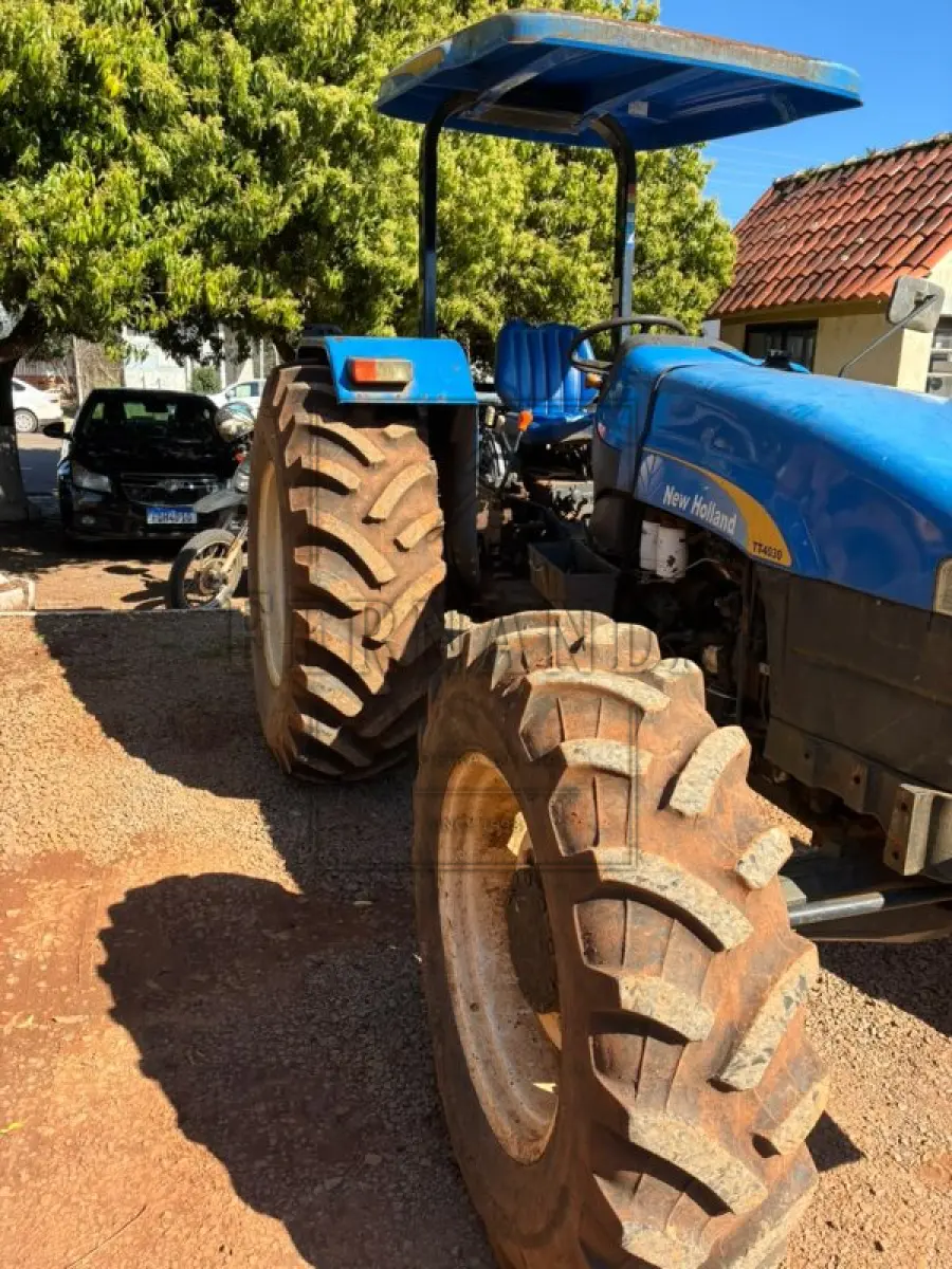 LOTE 002 - Trator Agrícola New Holland TT4030 75CV, ano 2018, diesel. Avaliado em R$ 80.000,00.