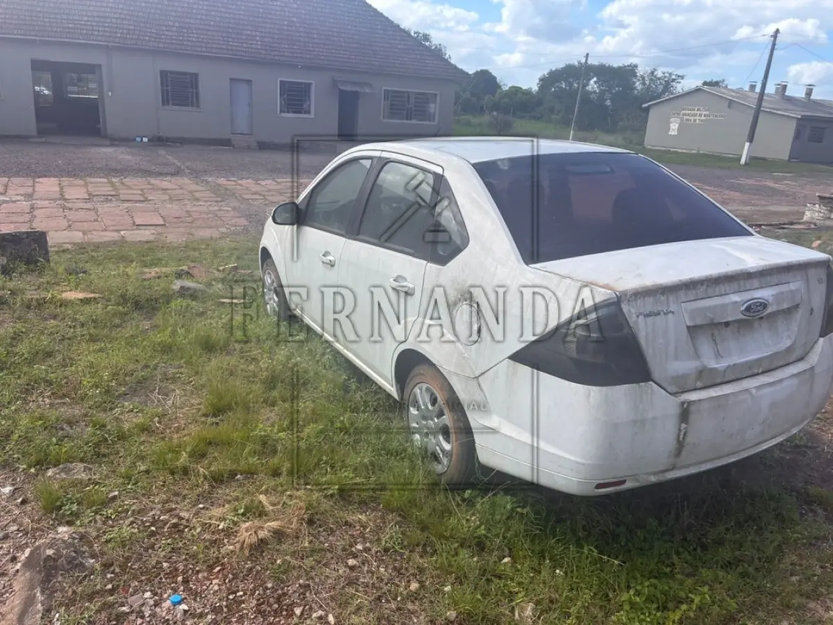 LOTE 018 - VEÍCULO FORD/FIESTA SEDAN 1.6 FLEX , PLACA: IUP7172, ANO: 2013