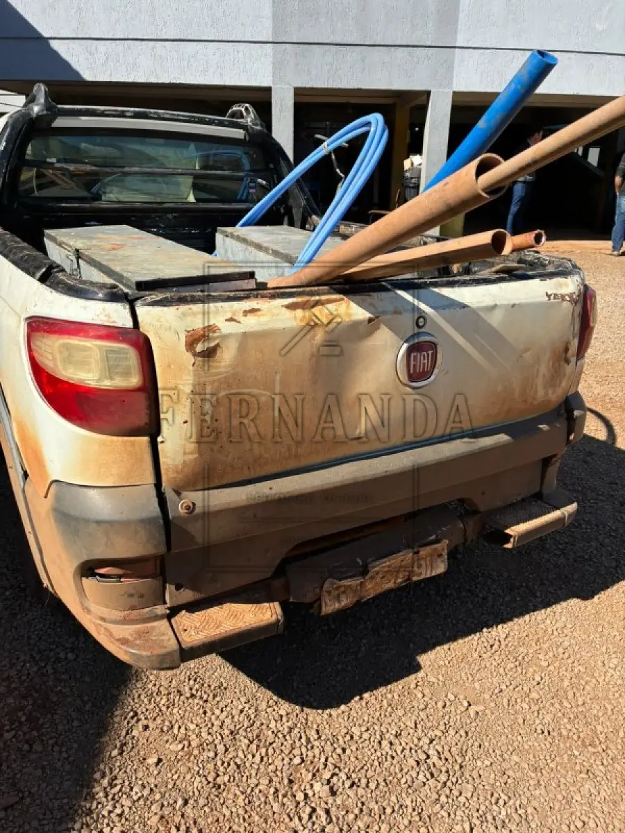 LOTE 001 - Camionete Fiat Strada Working 2P, ano 2014, flex, placas IWC 3591. Avaliado em R$ 25.000,00.