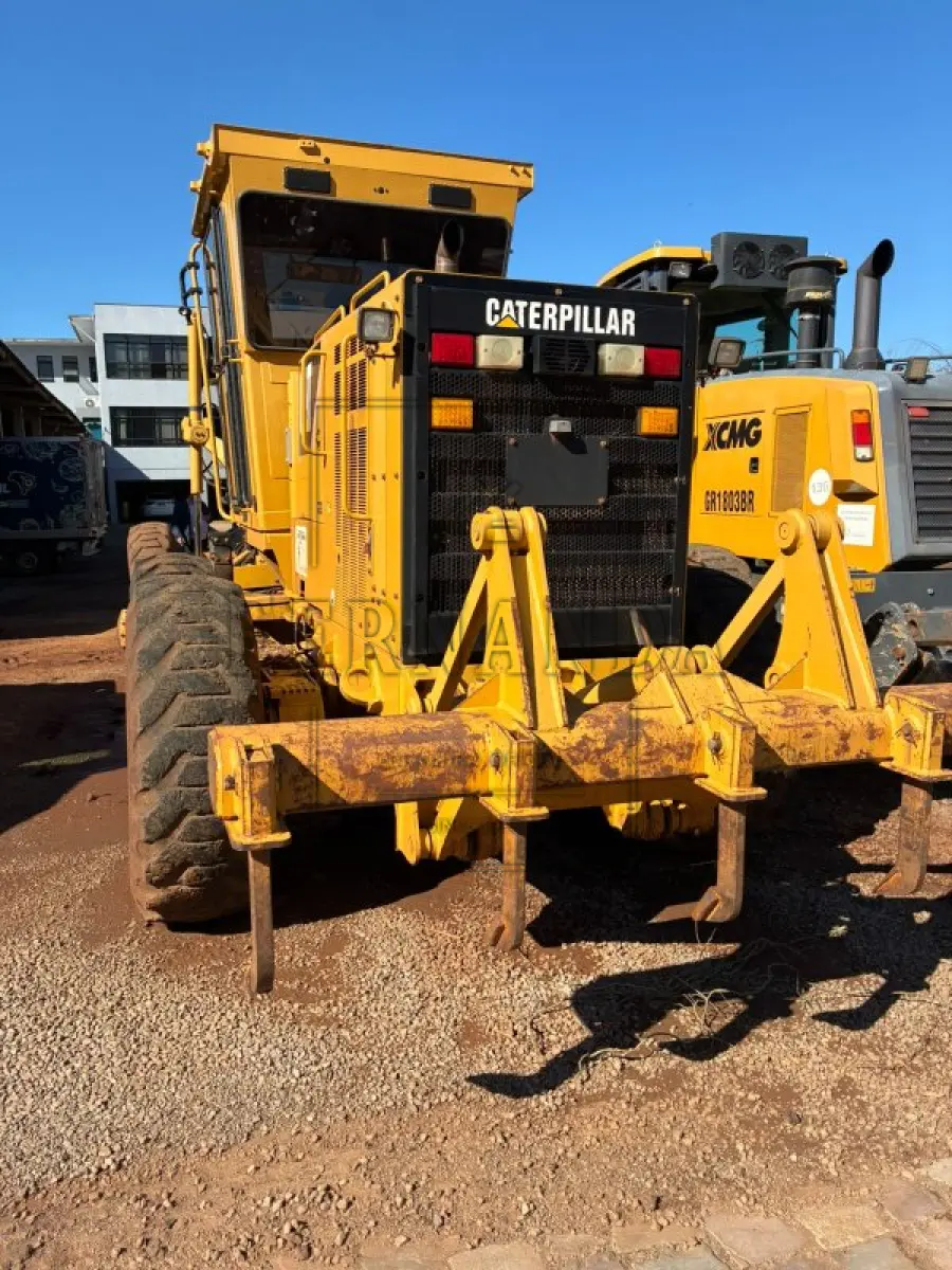 LOTE 005 - Motoniveladora Caterpillar 120K, ano 2013, diesel. Avaliada em R$ 180.000,00.