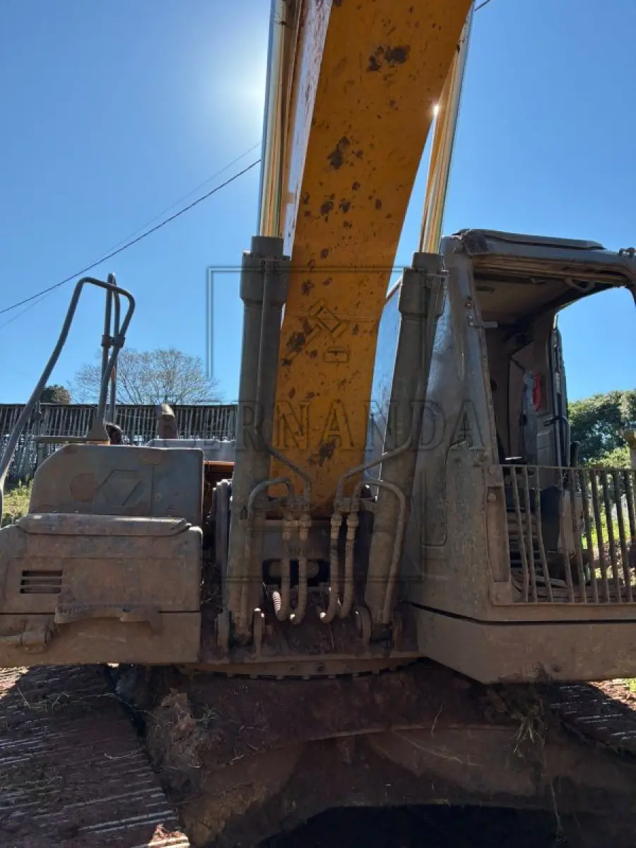 LOTE 007 - Escavadeira Hidráulica XCMG XE225BR, ano 2021, diesel. Avaliado em R$ 180.000,00.