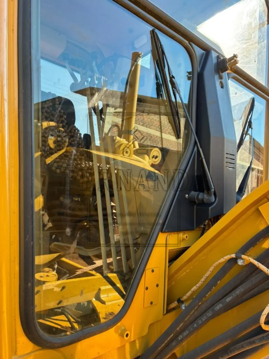 LOTE 005 - Motoniveladora Caterpillar 120K, ano 2013, diesel. Avaliada em R$ 180.000,00.