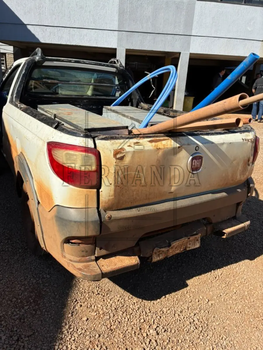 LOTE 001 - Camionete Fiat Strada Working 2P, ano 2014, flex, placas IWC 3591. Avaliado em R$ 25.000,00.