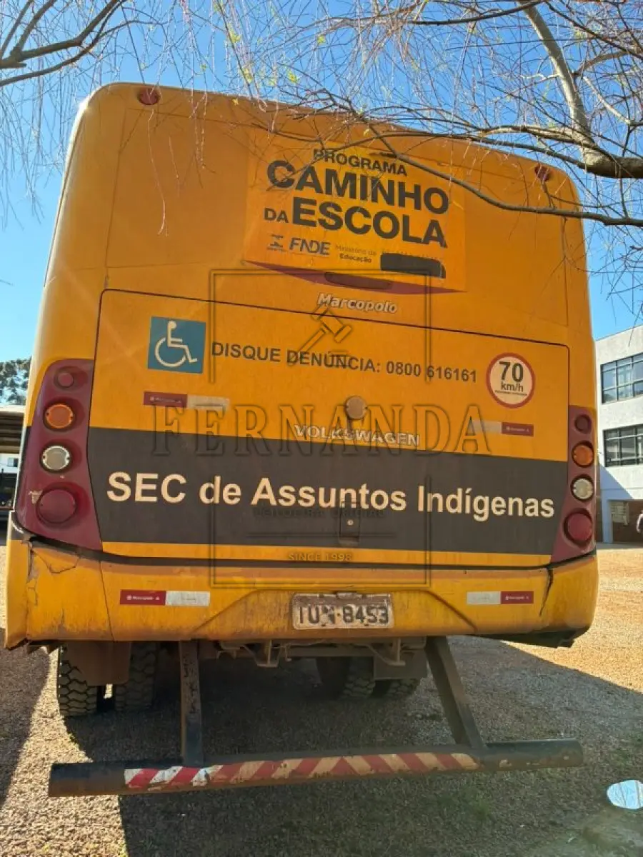 LOTE 006 - Onibus Escolar Volkswagen 15.190 EOD E.HD ORE, ano 2013, diesel, placas IUN 8499. Avaliado em R$ 75.000,00.