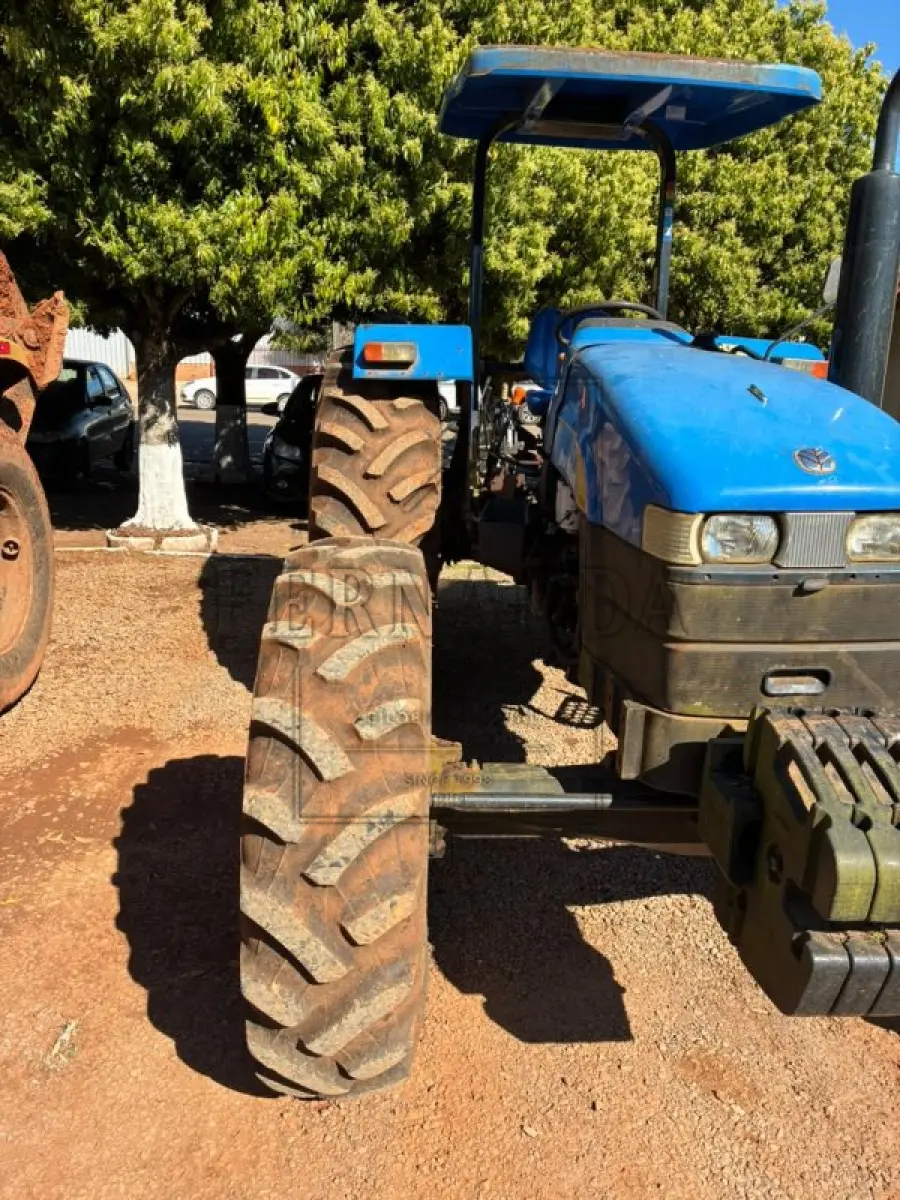 LOTE 002 - Trator Agrícola New Holland TT4030 75CV, ano 2018, diesel. Avaliado em R$ 80.000,00.