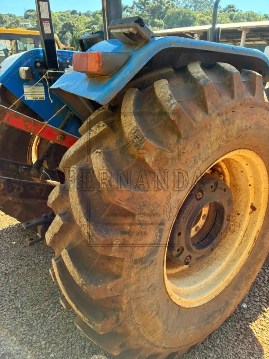 LOTE 002 - Trator Agrícola New Holland TT4030 75CV, ano 2018, diesel. Avaliado em R$ 80.000,00.