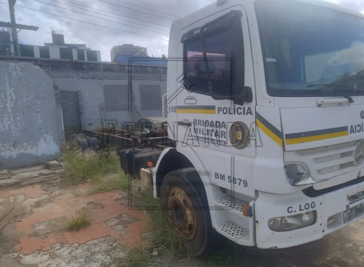 LOTE 023 - VEÍCULO M.BENZ/CAMINHÃO ATEGO 1725, PLACA: JBM2056, ANO: 2006