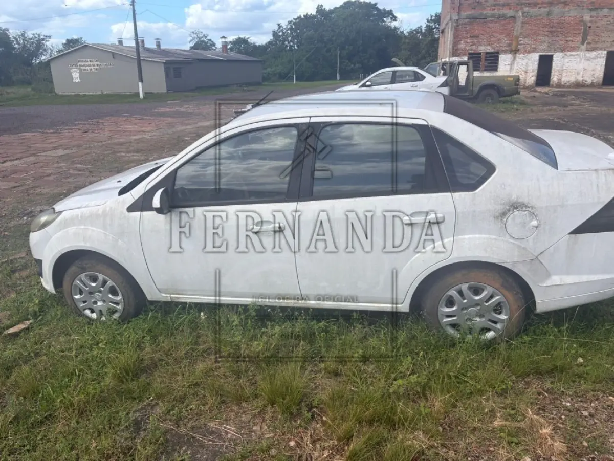 LOTE 018 - VEÍCULO FORD/FIESTA SEDAN 1.6 FLEX , PLACA: IUP7172, ANO: 2013