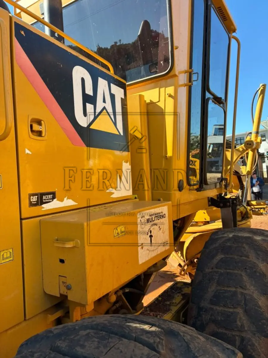 LOTE 005 - Motoniveladora Caterpillar 120K, ano 2013, diesel. Avaliada em R$ 180.000,00.