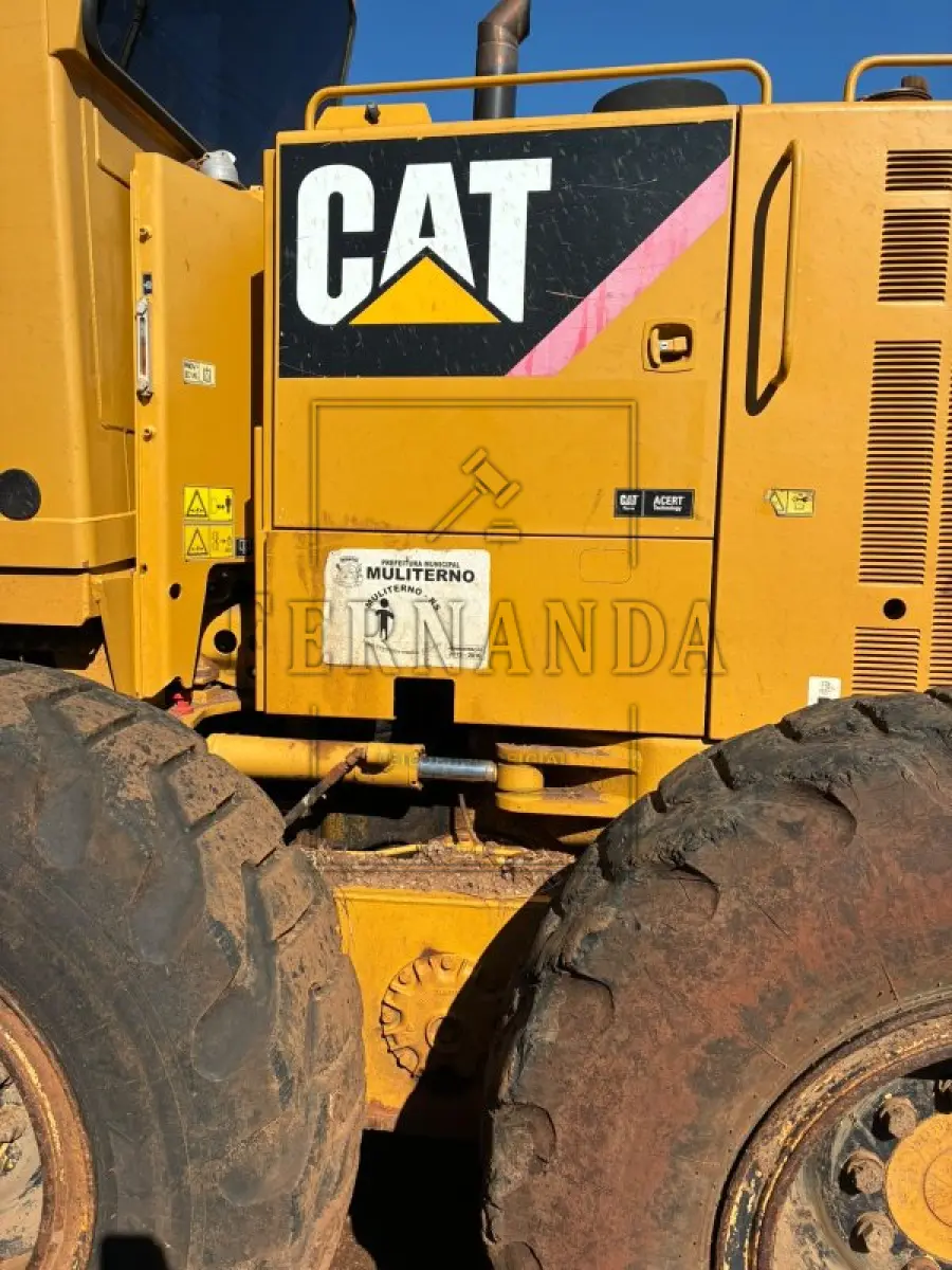 LOTE 005 - Motoniveladora Caterpillar 120K, ano 2013, diesel. Avaliada em R$ 180.000,00.