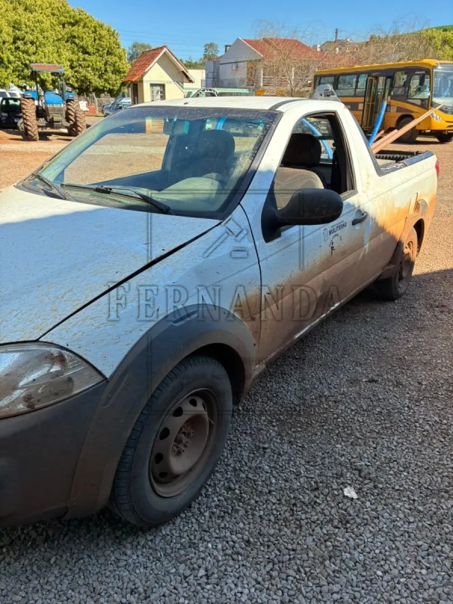 LOTE 001 - Camionete Fiat Strada Working 2P, ano 2014, flex, placas IWC 3591. Avaliado em R$ 25.000,00.