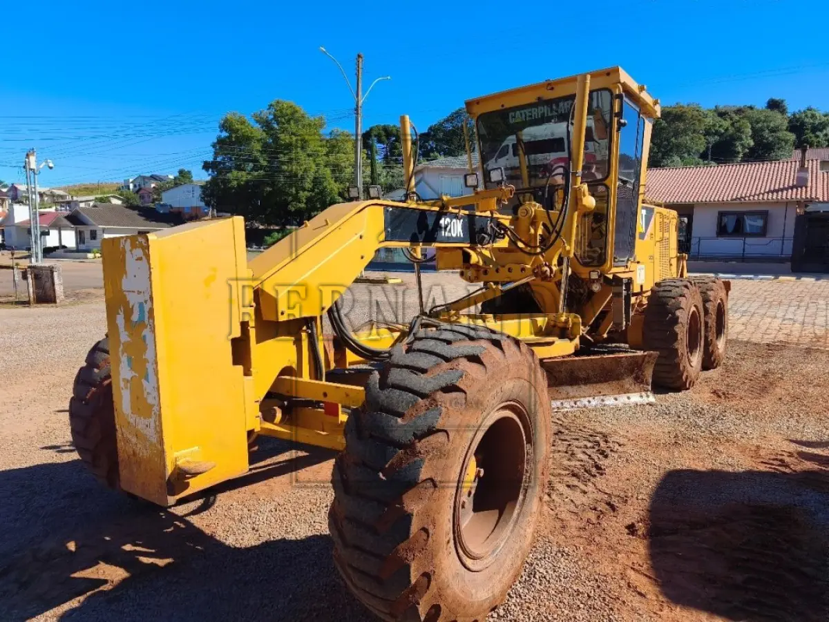 Foto de MOTONIVELADORA CATERPILLAR 120K, ANO 2013, DIESEL. AVALIADA EM R$ 180.000,0...