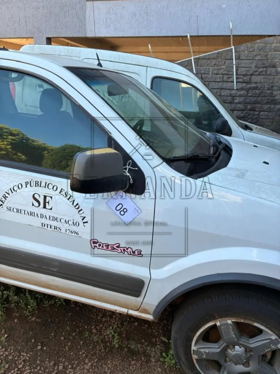 LOTE 008 - Ford EcoSport, ano 2009, flex, placas IPT6F55. Avaliado em R$ 10.000,00.