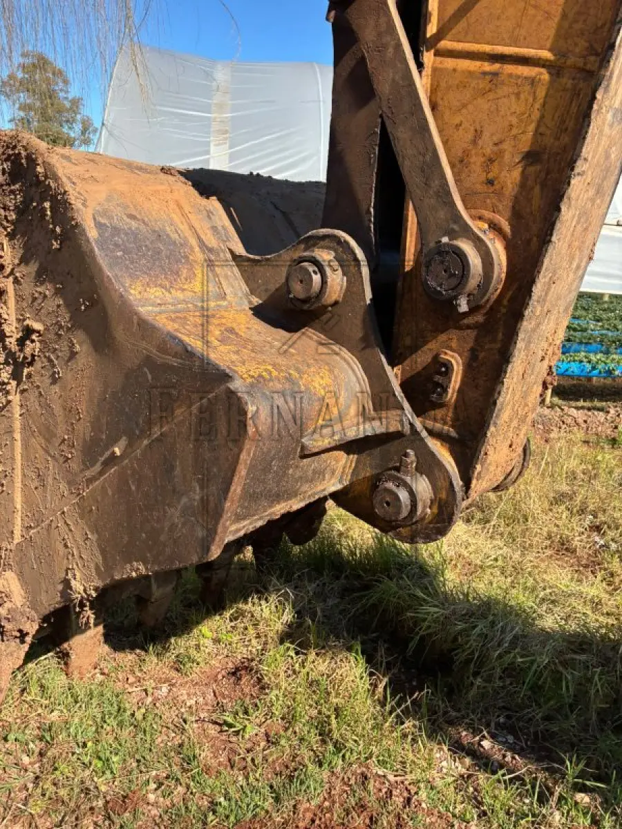 LOTE 007 - Escavadeira Hidráulica XCMG XE225BR, ano 2021, diesel. Avaliado em R$ 180.000,00.