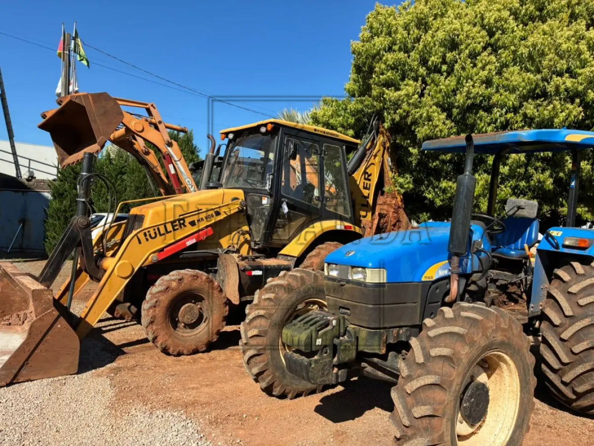 LOTE 002 - Trator Agrícola New Holland TT4030 75CV, ano 2018, diesel. Avaliado em R$ 80.000,00.