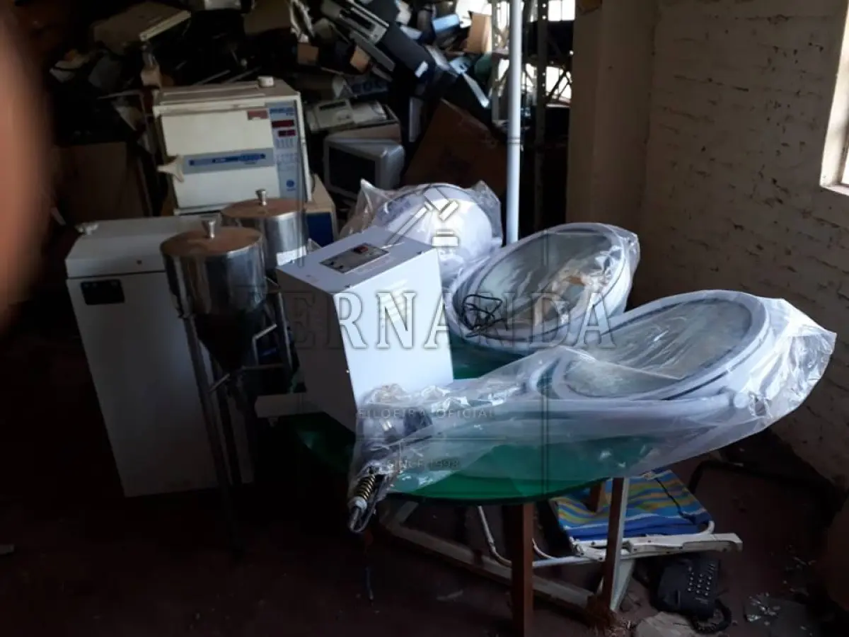 LOTE 015 - Um lote de bens baixados do patrimônio do Município, considerados inservíveis e sucatas