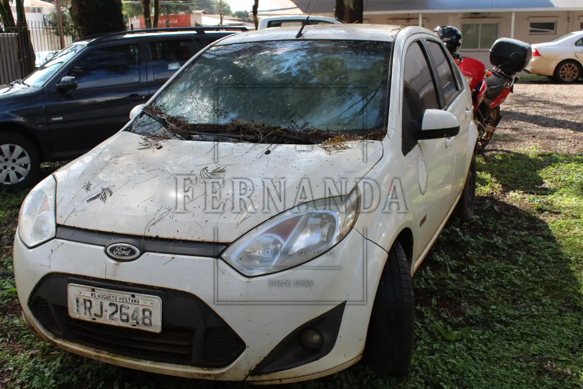 LOTE 004 - Automóvel Ford Fiesta Sedan, 1.6 Flex, placas IRJ2648, ano 2010 modelo 2011, chassi 9BFZ54P5B8132336