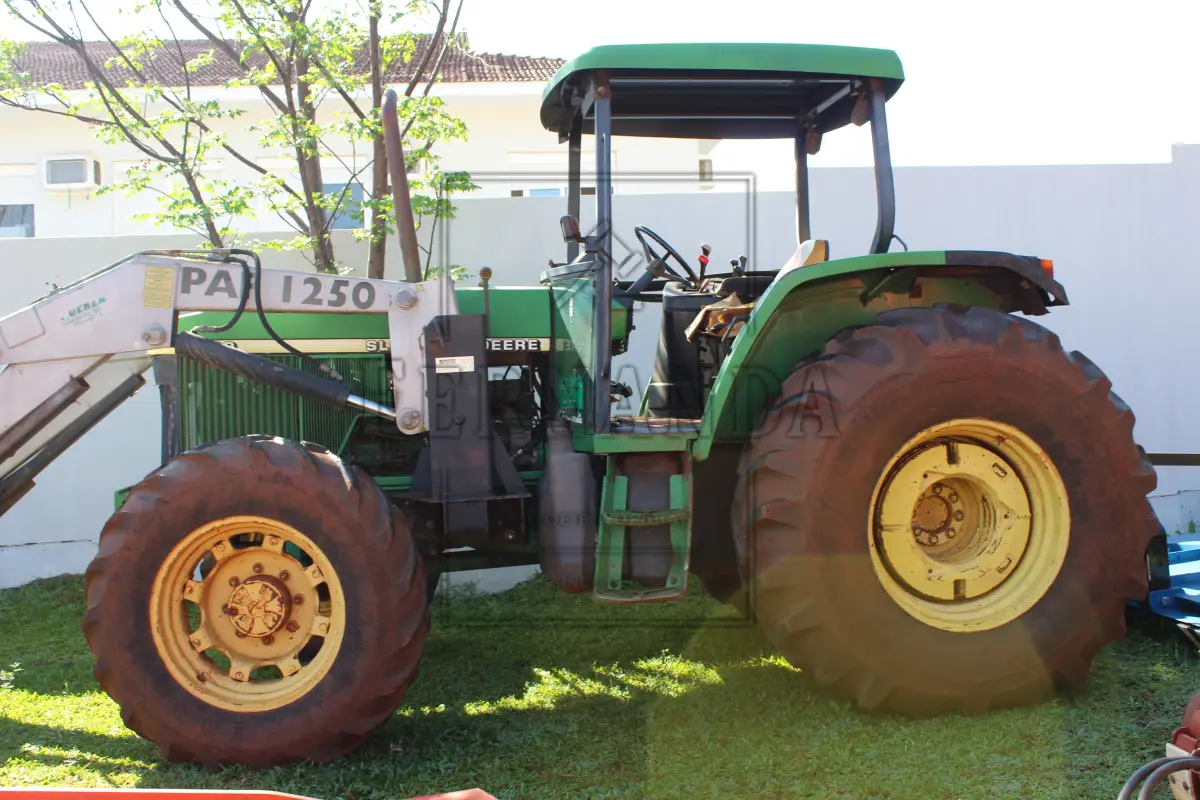 LOTE 009 - Trator SLC John Deere, 4x4 motor John Deere 120CV, Chassi CQ6600A007442