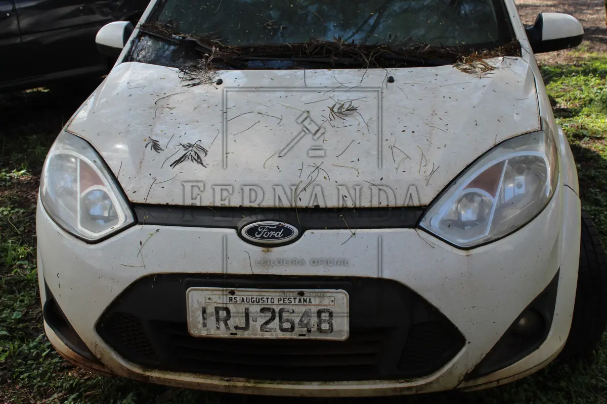 LOTE 004 - Automóvel Ford Fiesta Sedan, 1.6 Flex, placas IRJ2648, ano 2010 modelo 2011, chassi 9BFZ54P5B8132336