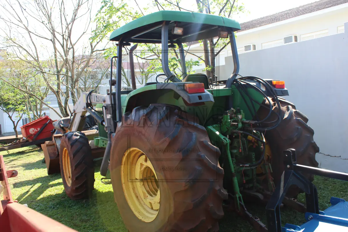 LOTE 009 - Trator SLC John Deere, 4x4 motor John Deere 120CV, Chassi CQ6600A007442