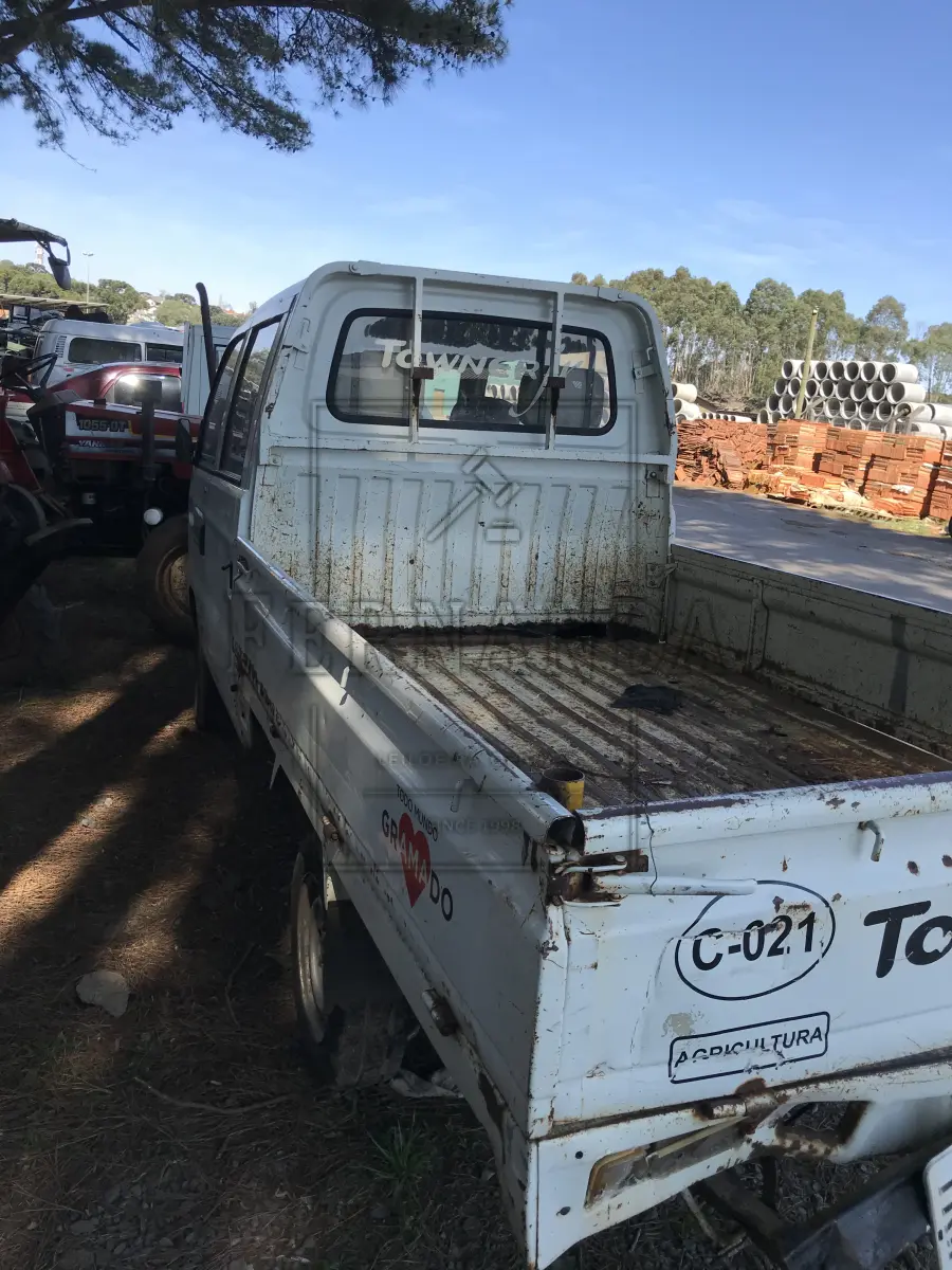 LOTE 009 - Tower JR, cor branca, ano 2010, placas IRW4708