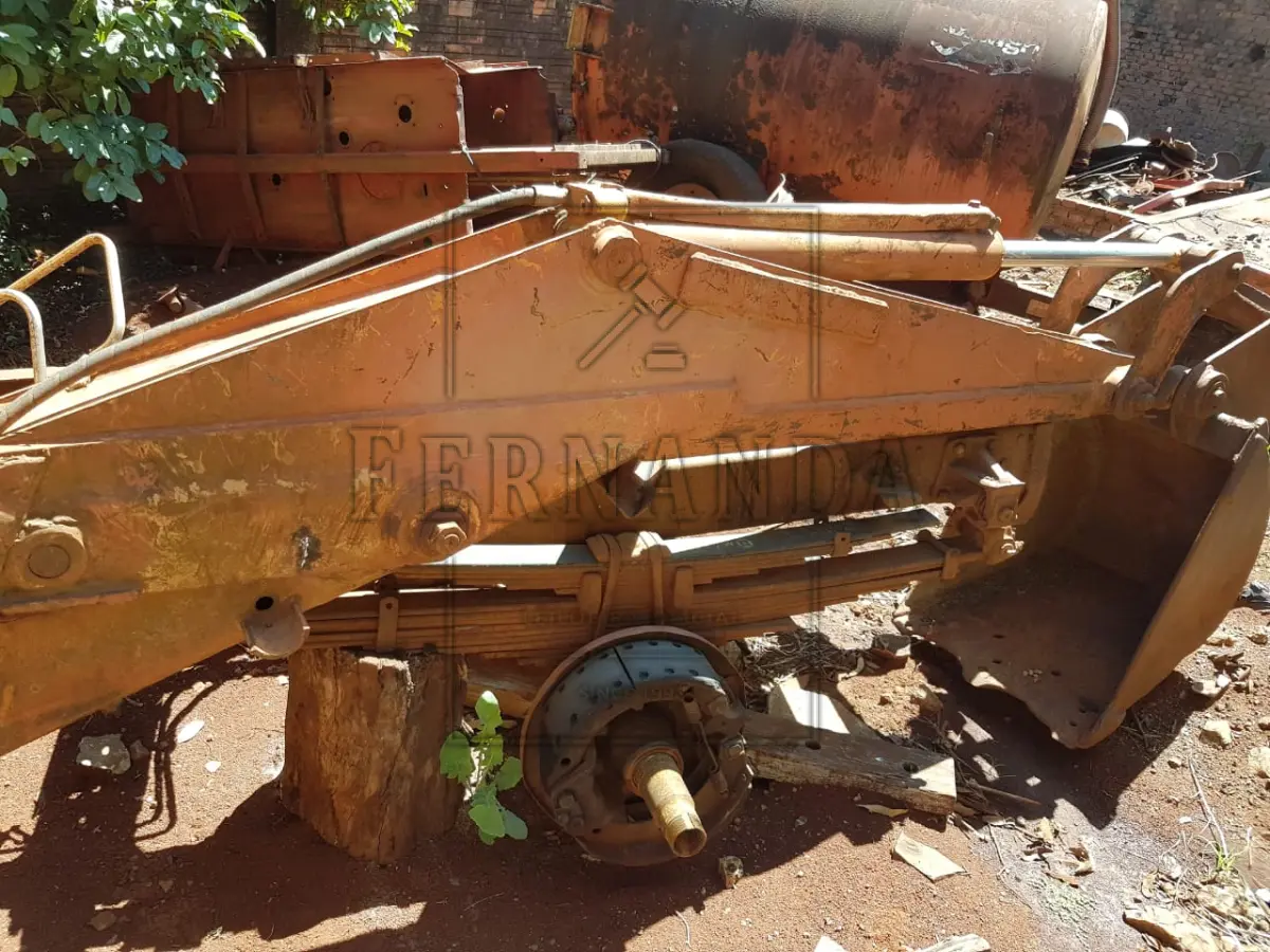 LOTE 006 - Carcaça de Retro escavadeira MXION 7520