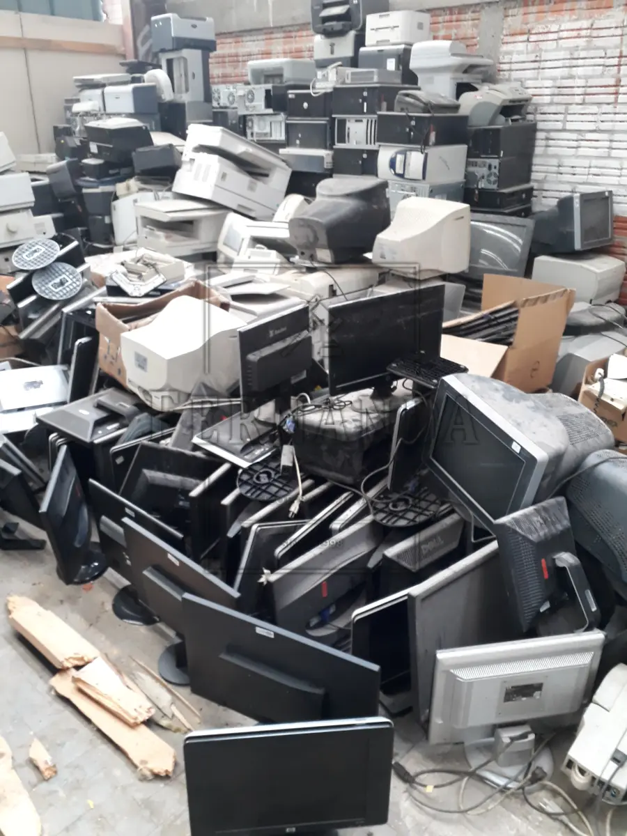 LOTE 024 - Lote composto por equipamentos de T.I.