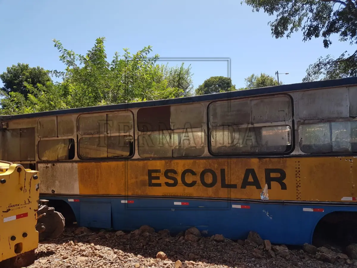 LOTE 004 - Carroceria de Ônibus, cor azul, placa BUV7198, chassi 9BM384098JB829361, RENAVAM 314704965