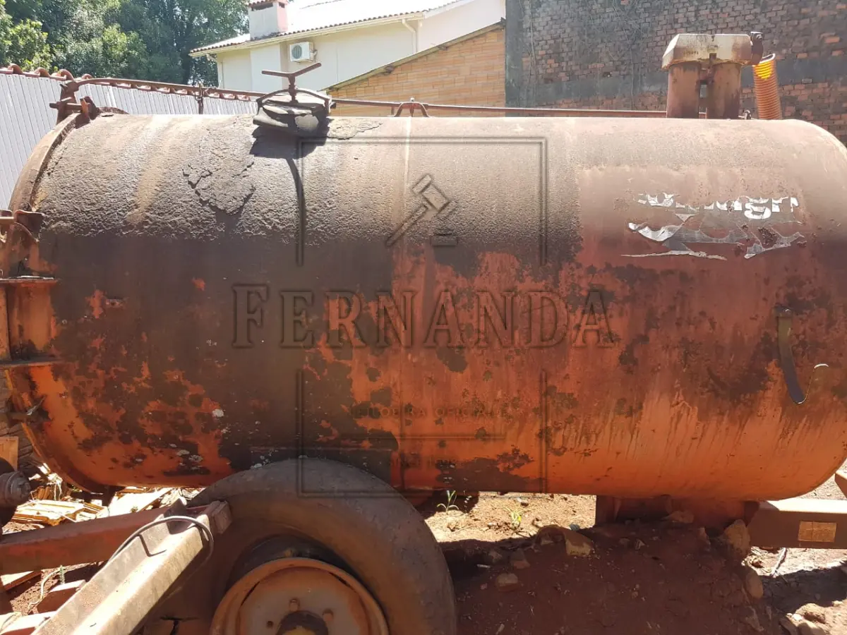 LOTE 011 - Sucata de Esparramador de esterco liquido, capacidade de 06mil litros