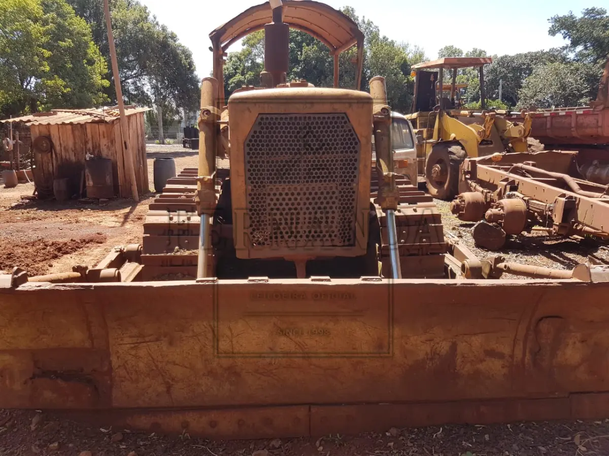 LOTE 010 - Esteira Caterpillar D6-C